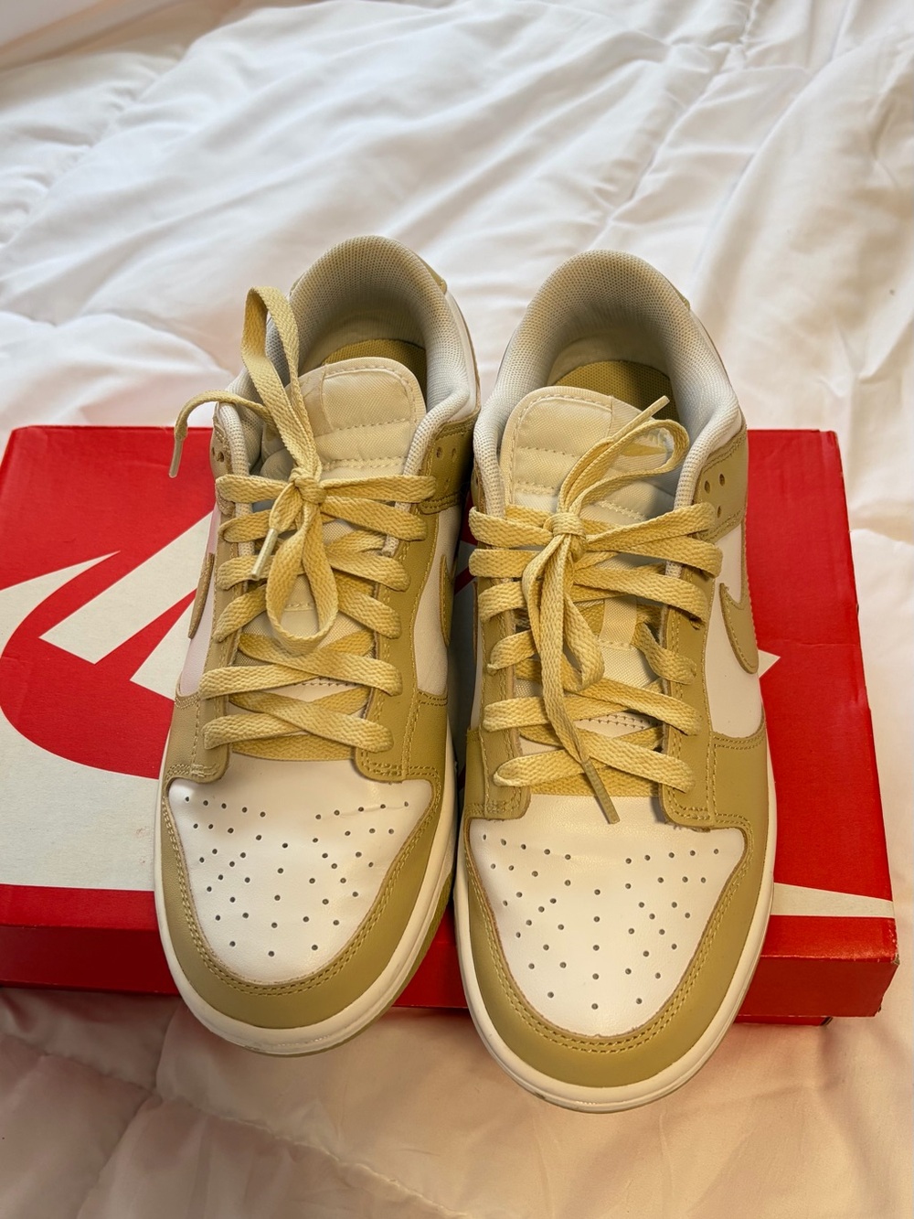 Nike Low-Top Sneakers in Beige and White